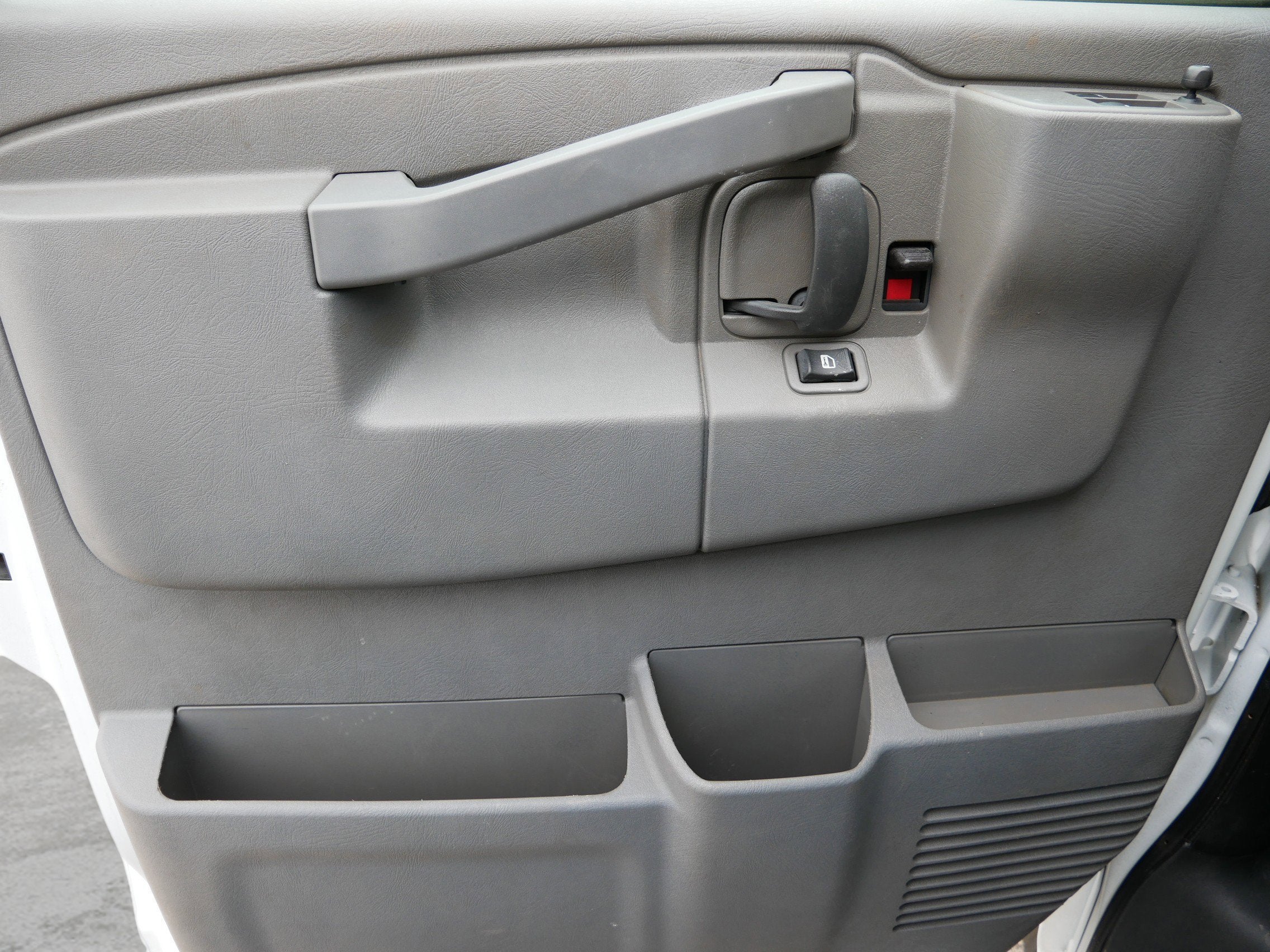 2024 Chevrolet Express Passenger 3500 LS