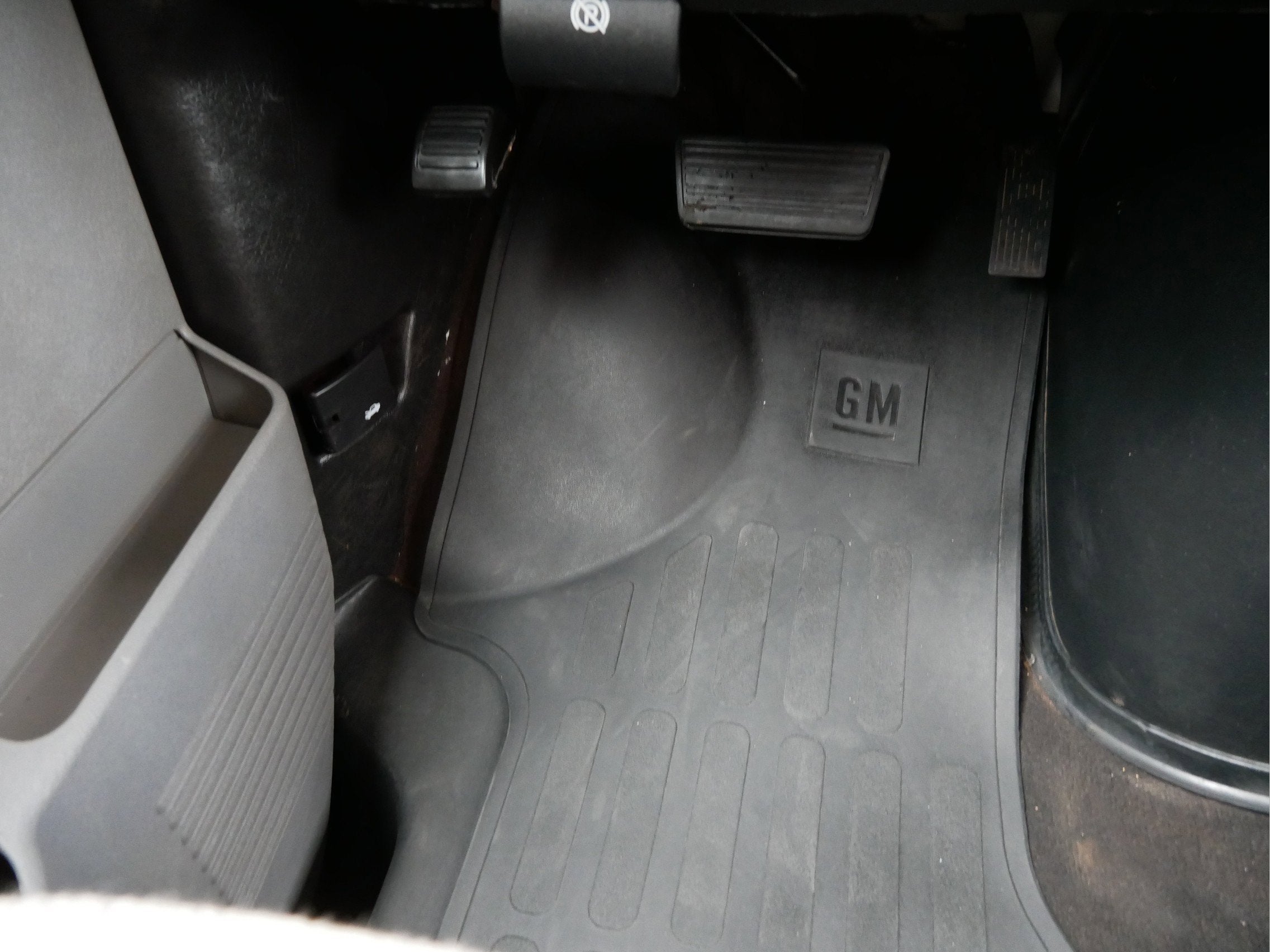 2024 Chevrolet Express Passenger 3500 LS