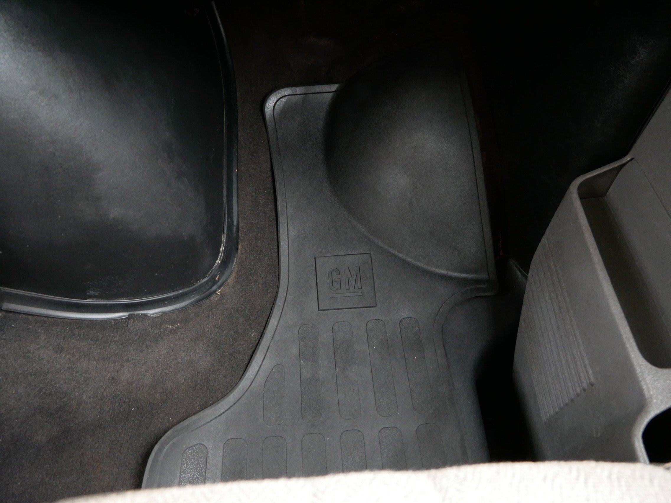 2024 Chevrolet Express Passenger 3500 LS