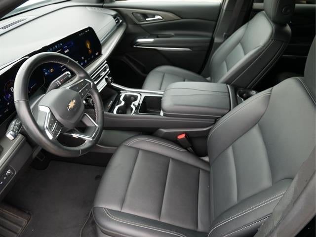2025 Chevrolet Traverse Base