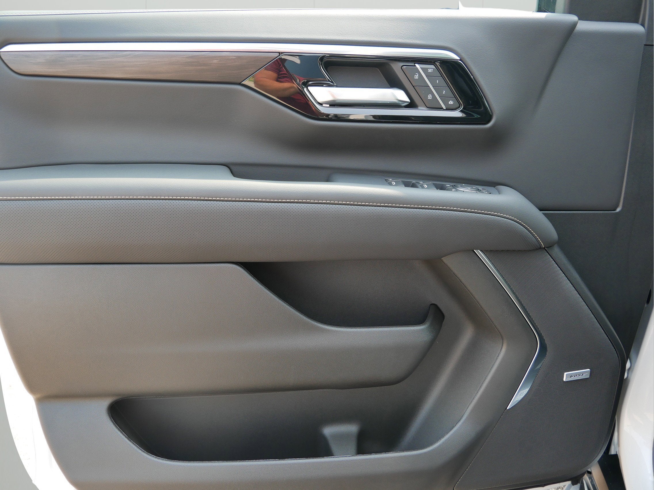 2025 Chevrolet Suburban 4WD Premier