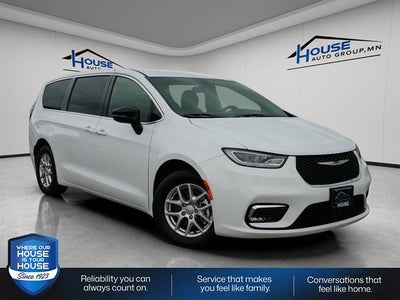 2025 Chrysler Pacifica Select