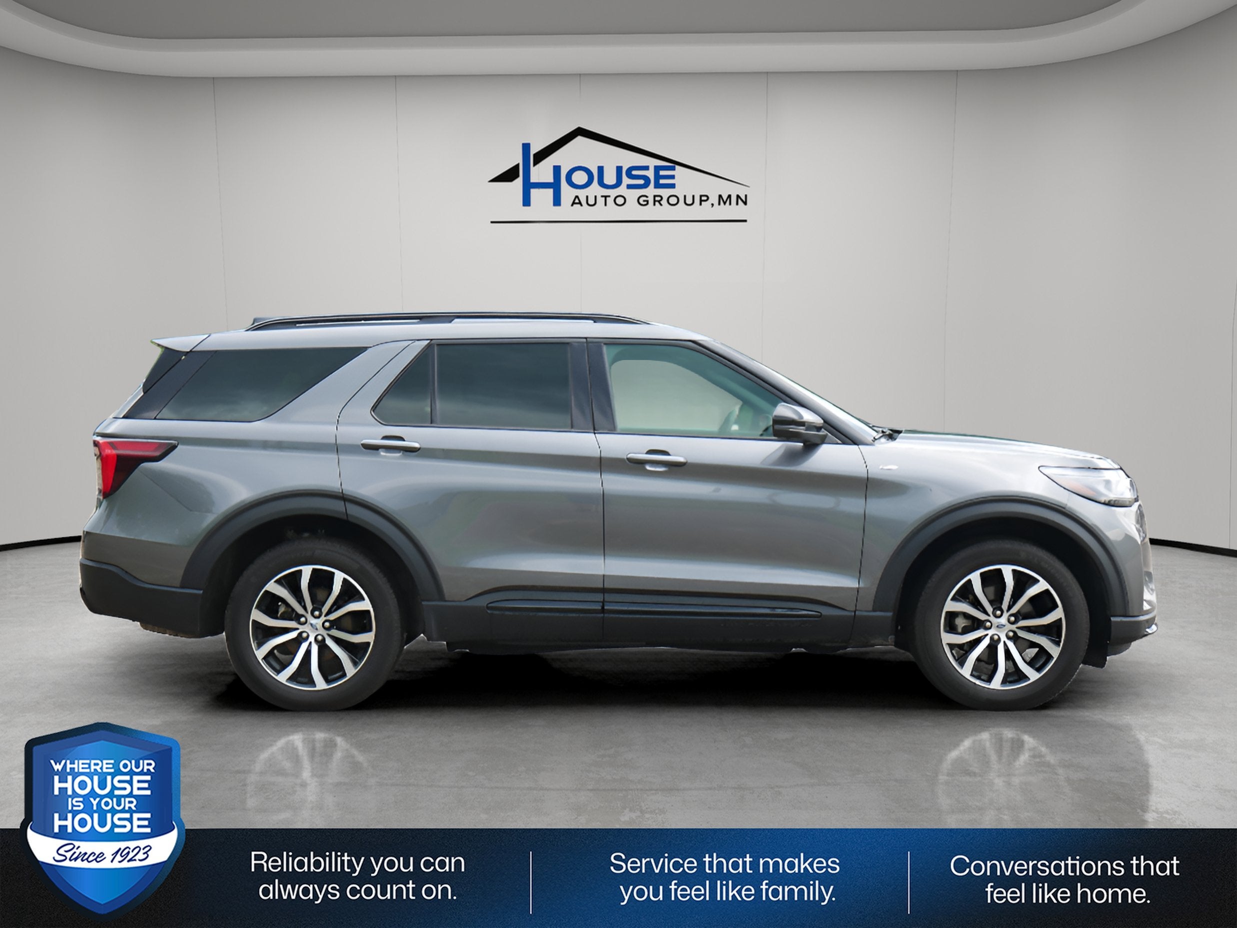 2025 Ford Explorer ST-Line
