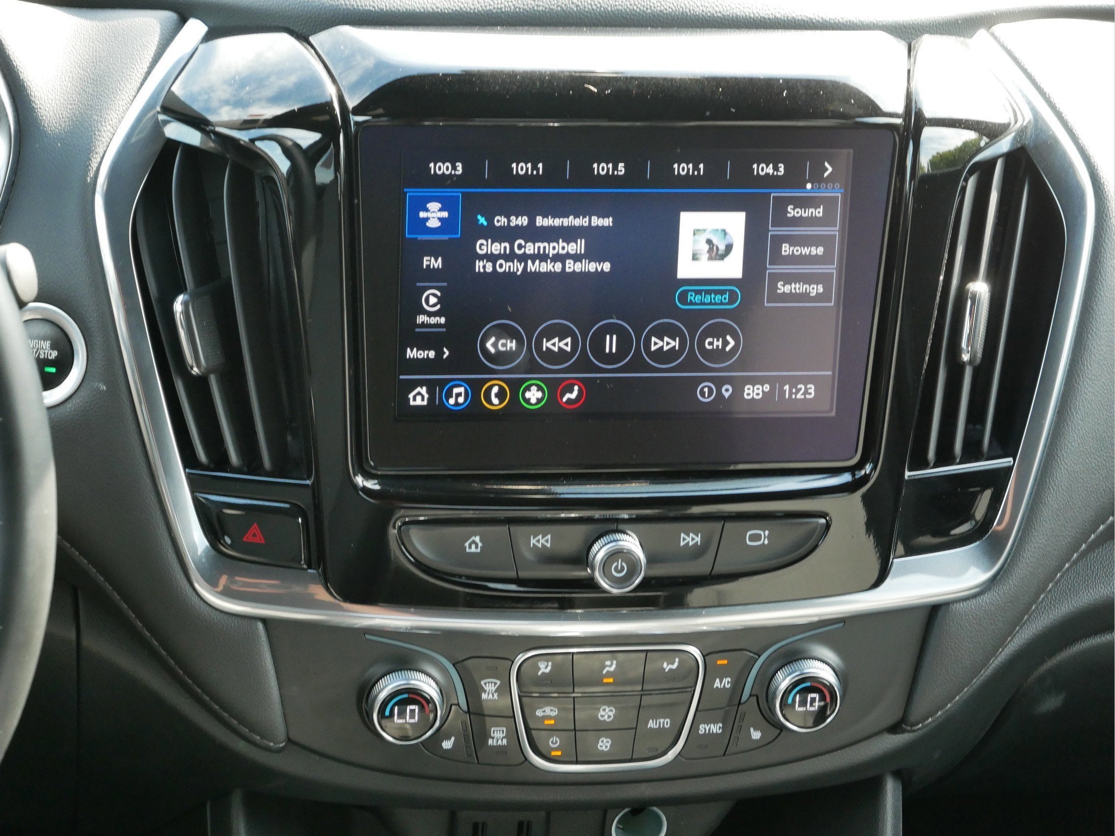 2023 Chevrolet Traverse LT Cloth