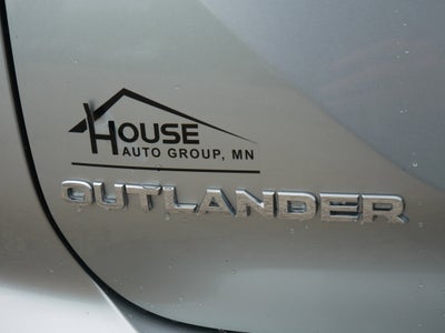 2025 Mitsubishi Outlander SE
