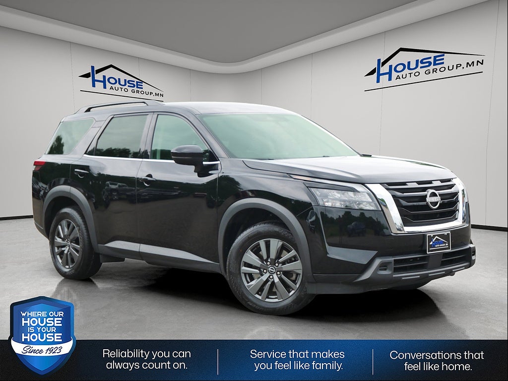 2024 Nissan Pathfinder SV