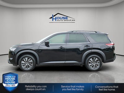 2024 Nissan Pathfinder SV