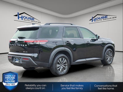 2024 Nissan Pathfinder SV