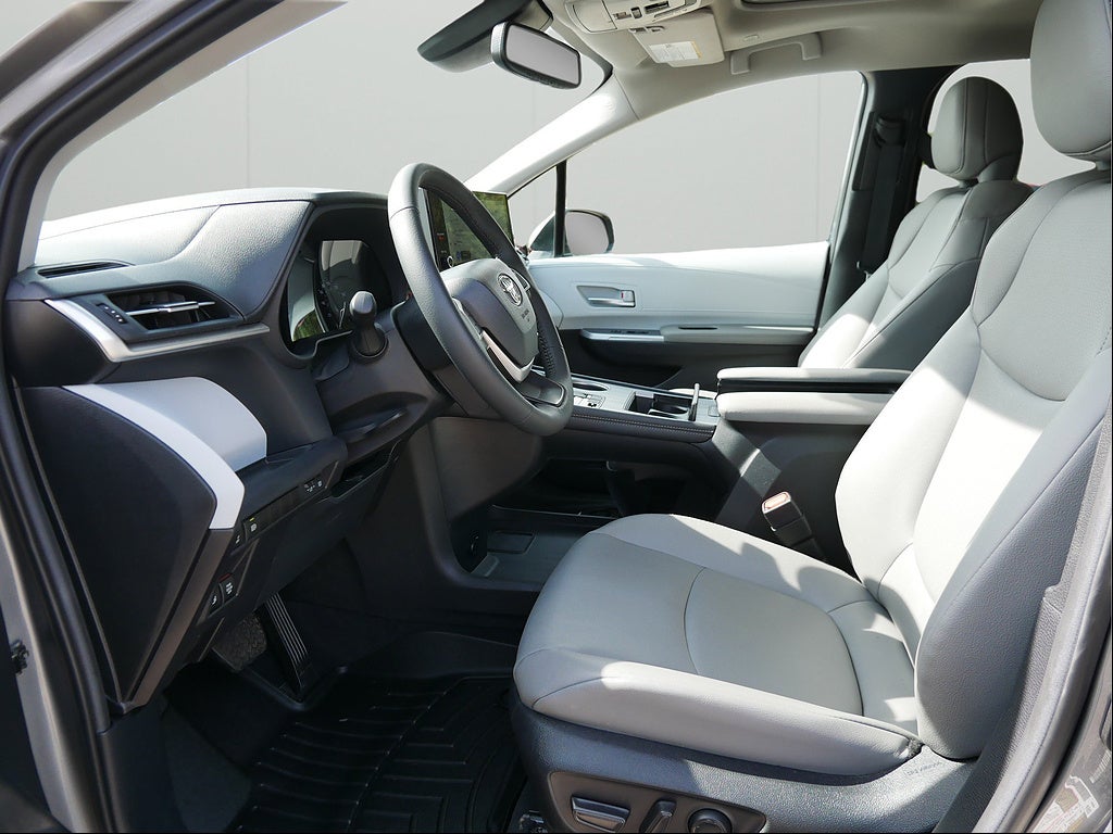 2026 Toyota Sienna XLE 8-Passenger