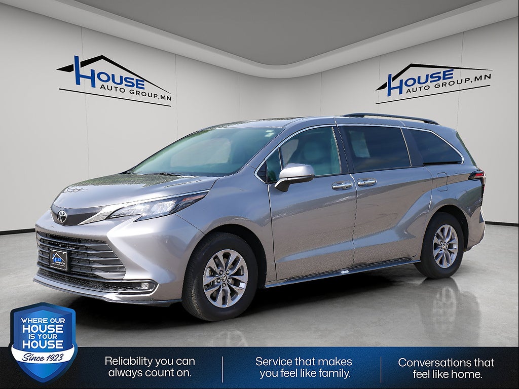 2026 Toyota Sienna XLE 8-Passenger