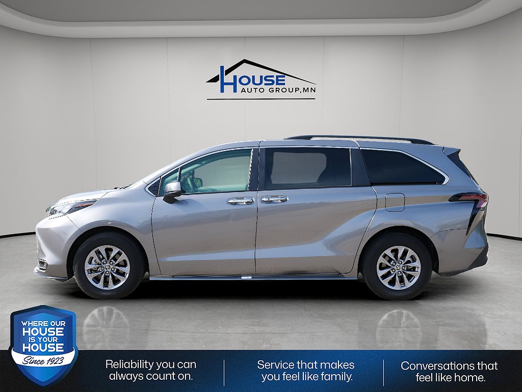 2026 Toyota Sienna XLE 8-Passenger