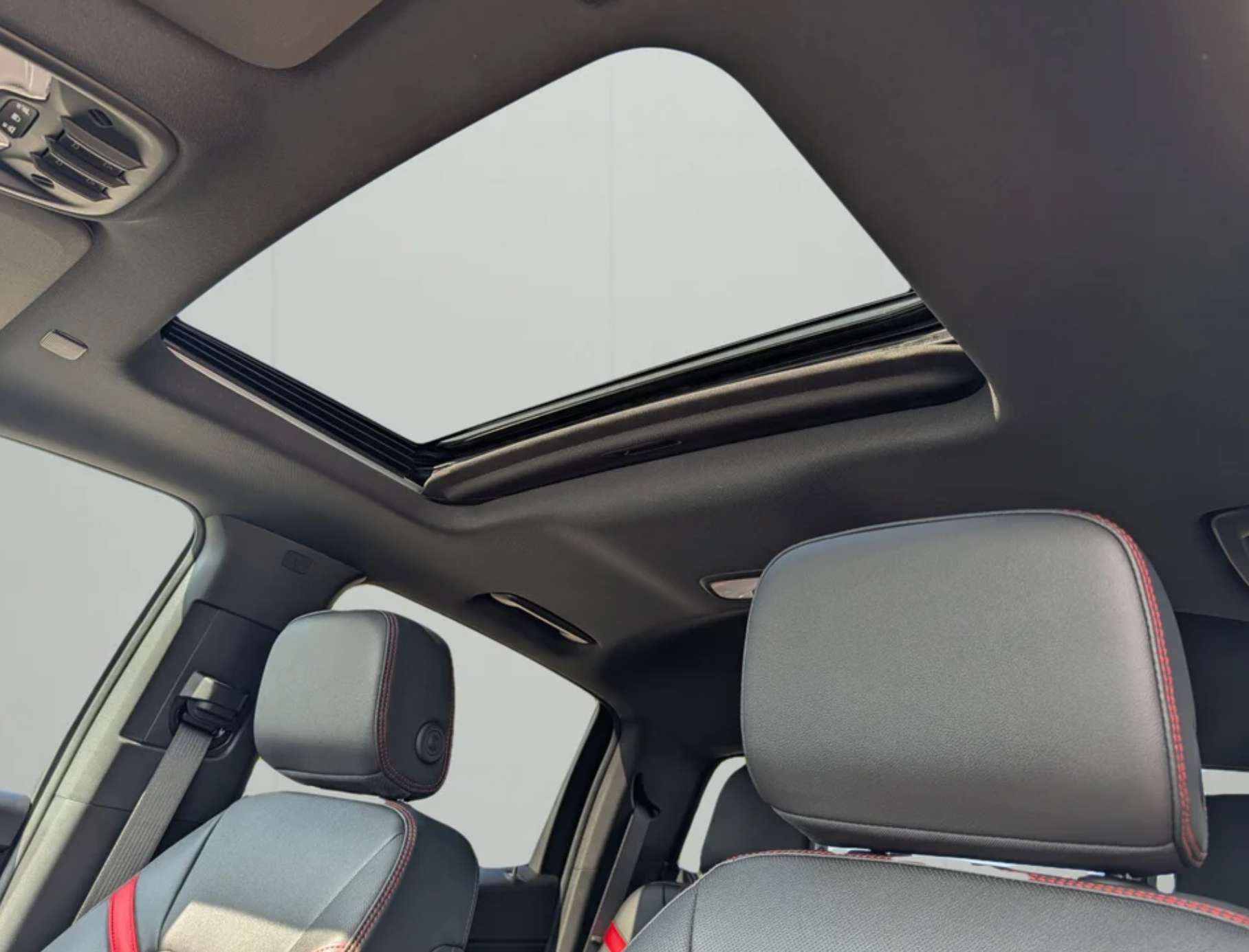 2026 Chevrolet Colorado power-sliding sunroof