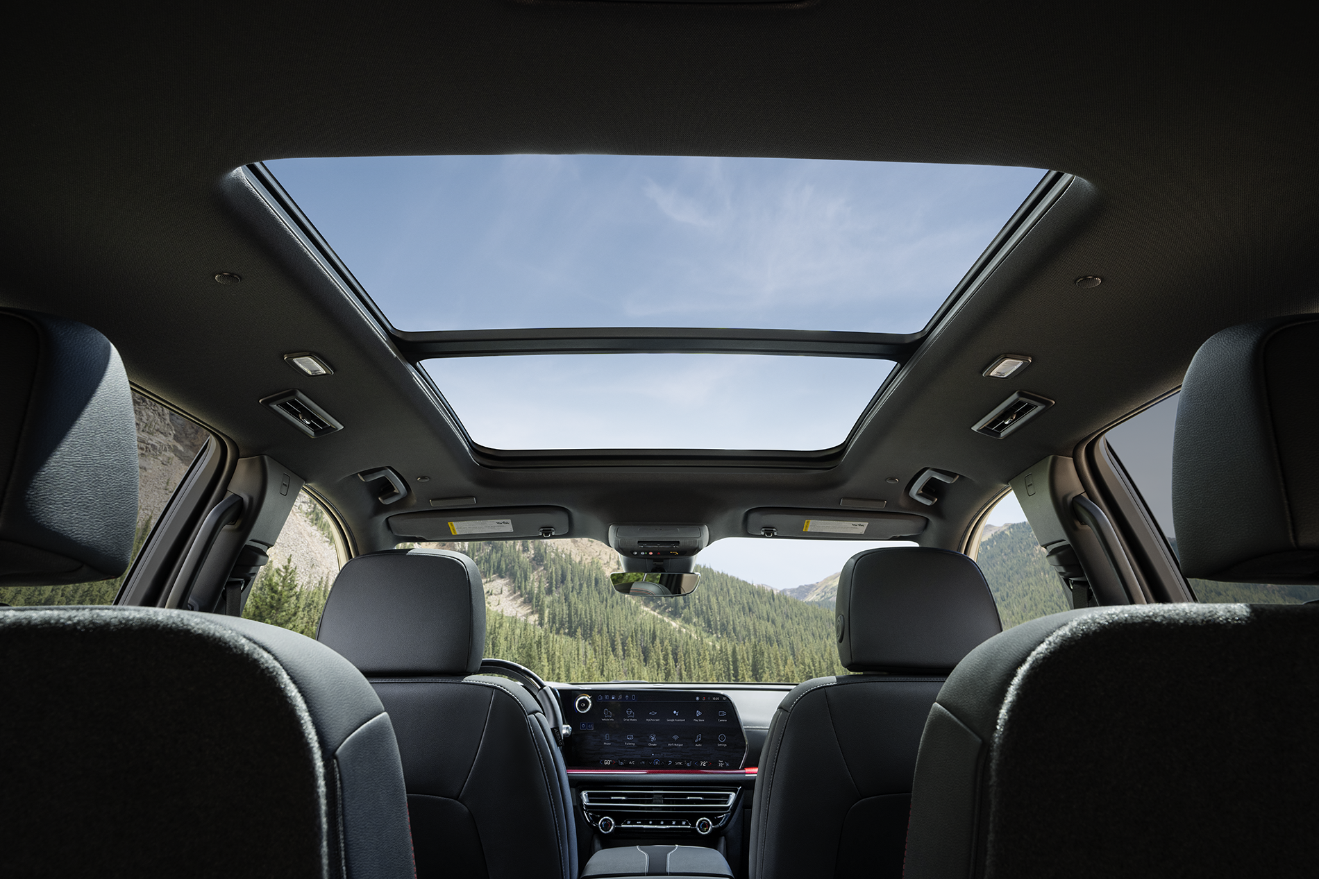 /static/dealer-28500/m2seo/2026_Chevrolet_Traverse_sunroof.png